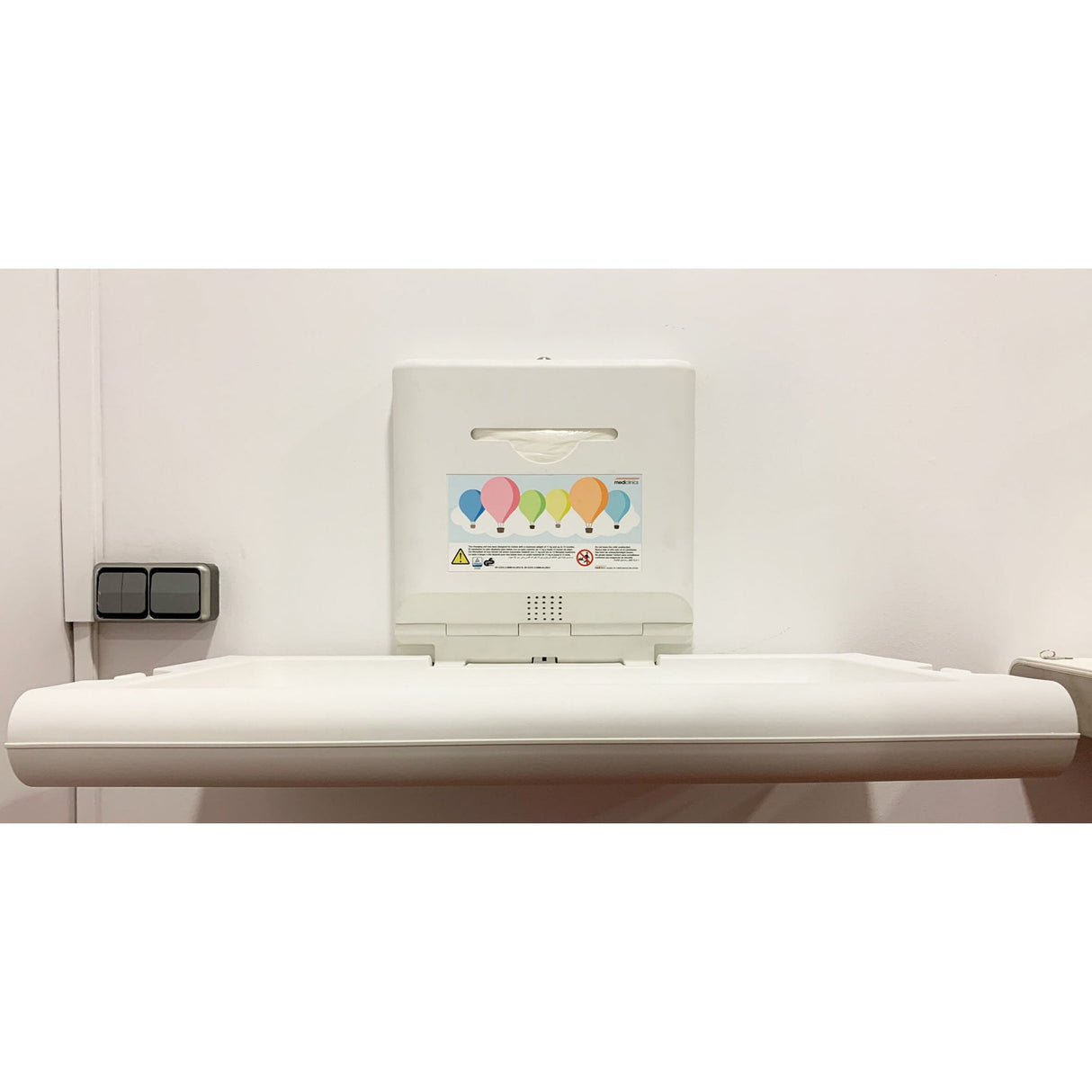 BabyMedi® Horizontal Baby Changing Station - Polypropylene / Stainless Steel with Ioniser