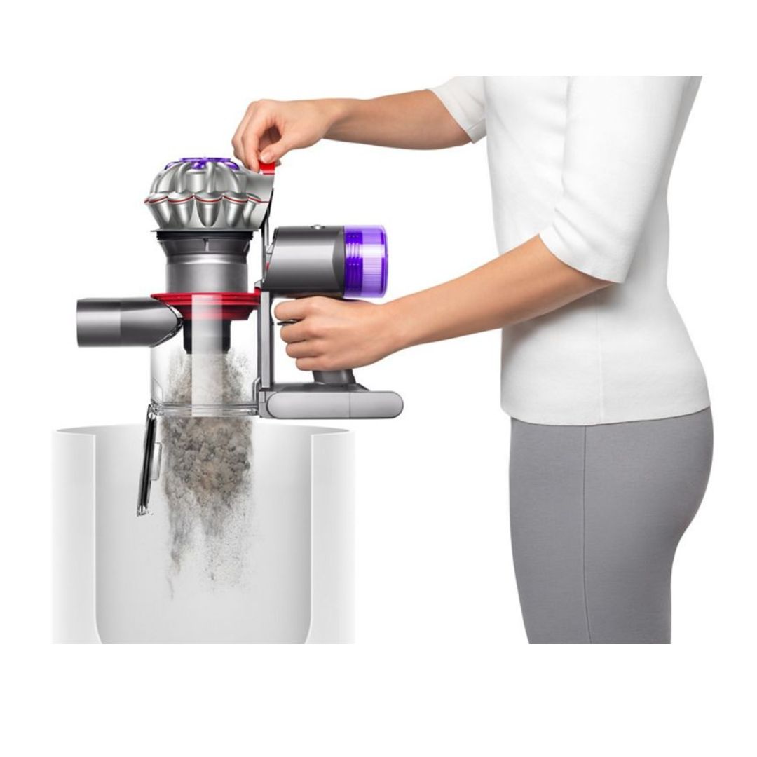 Aspirateur Dyson V8 en argent et nickel